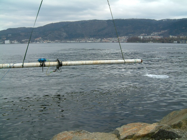 Fig. 10. Test pipe being raised after the initial, successful sub-sea test of the Risertest underwater LRUT system at DNV, Bergen